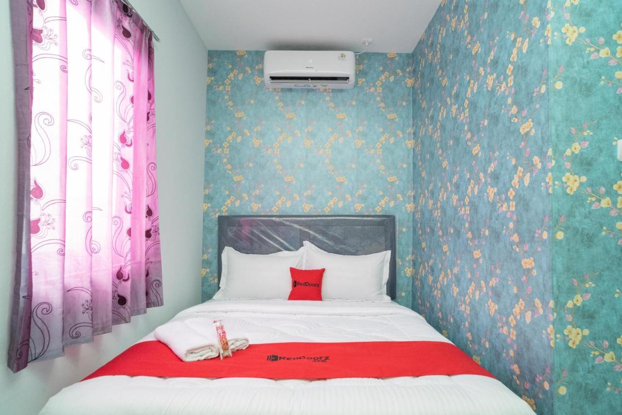 RedDoorz Plus near ITC Cempaka Mas 2 Jakarta Bagian luar foto