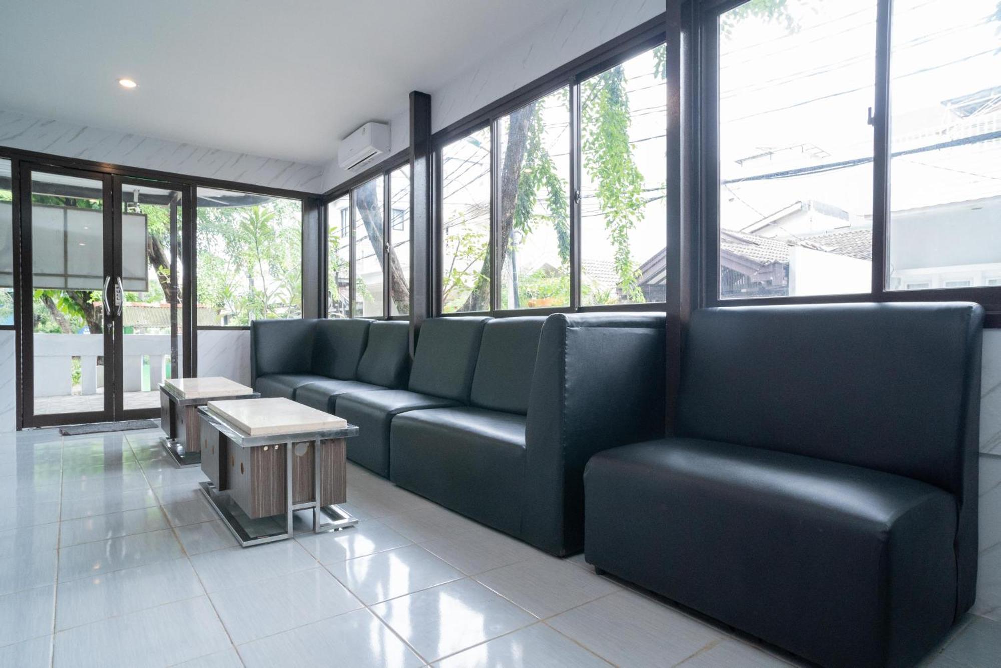 RedDoorz Plus near ITC Cempaka Mas 2 Jakarta Bagian luar foto