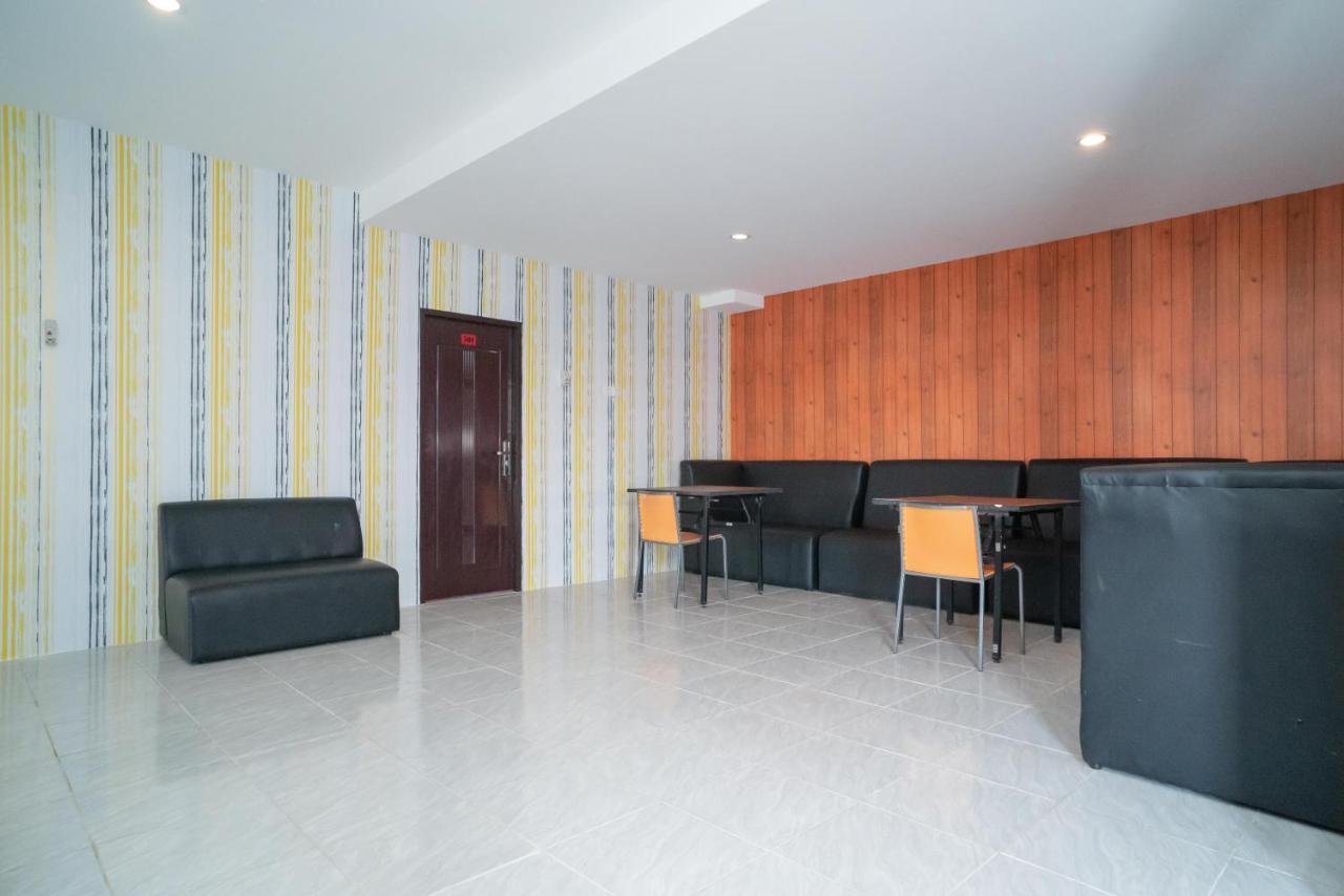 RedDoorz Plus near ITC Cempaka Mas 2 Jakarta Bagian luar foto