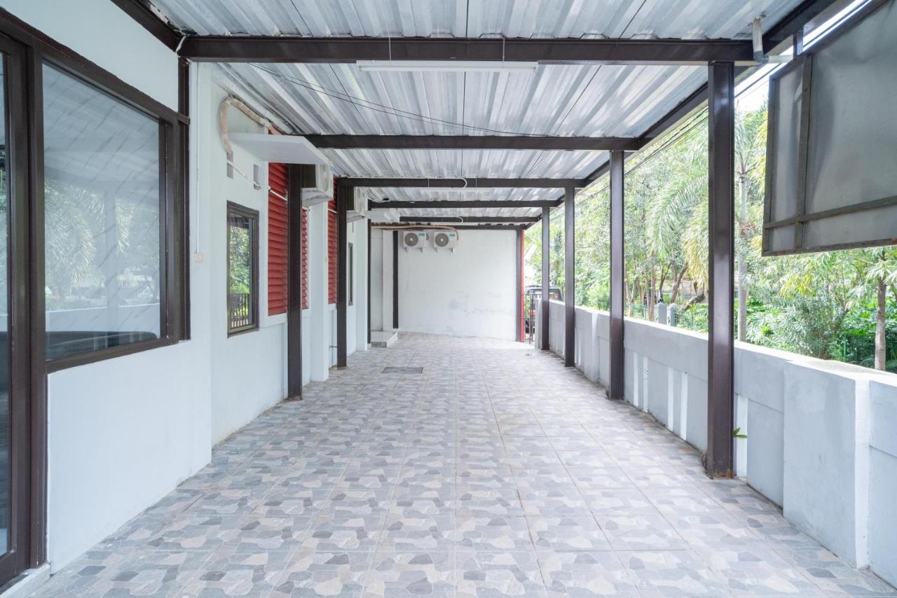 RedDoorz Plus near ITC Cempaka Mas 2 Jakarta Bagian luar foto