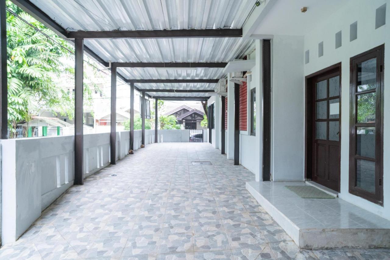 RedDoorz Plus near ITC Cempaka Mas 2 Jakarta Bagian luar foto
