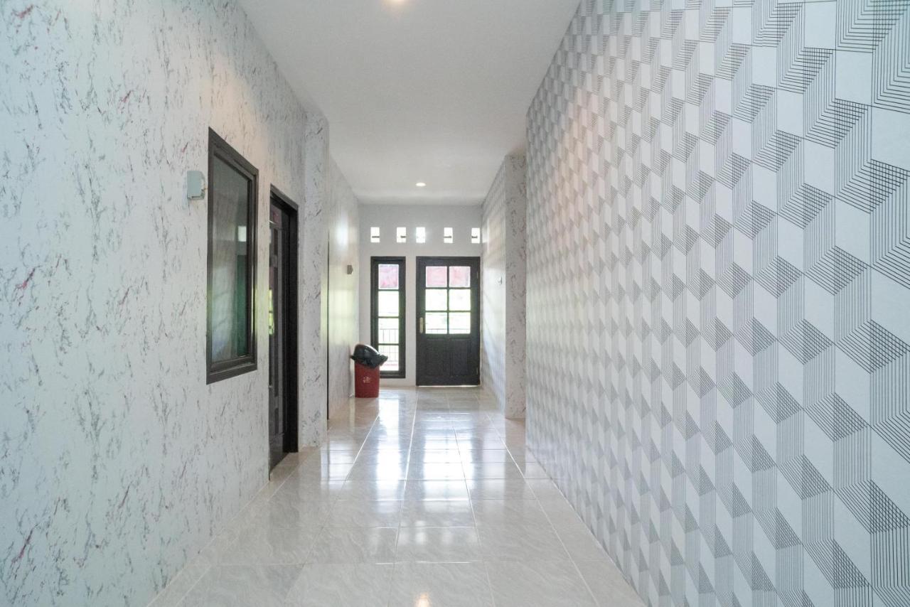 RedDoorz Plus near ITC Cempaka Mas 2 Jakarta Bagian luar foto