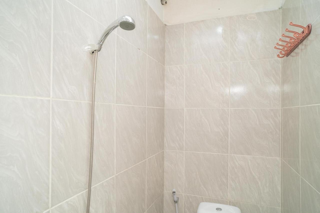 RedDoorz Plus near ITC Cempaka Mas 2 Jakarta Bagian luar foto