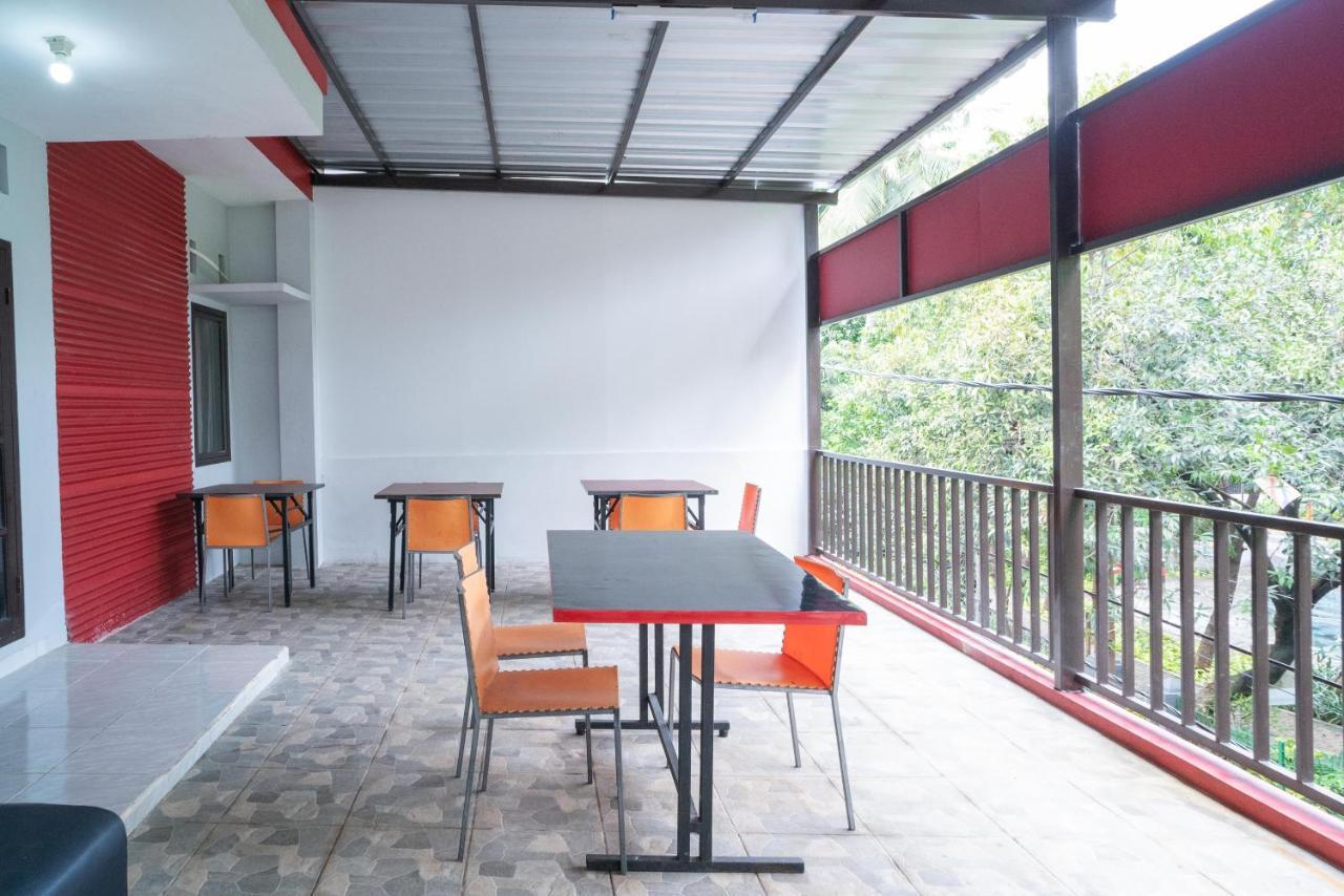 RedDoorz Plus near ITC Cempaka Mas 2 Jakarta Bagian luar foto