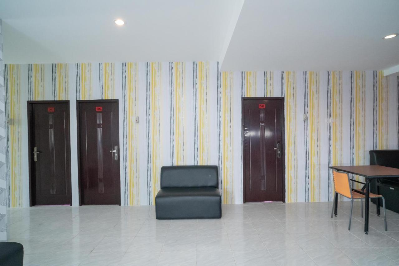 RedDoorz Plus near ITC Cempaka Mas 2 Jakarta Bagian luar foto