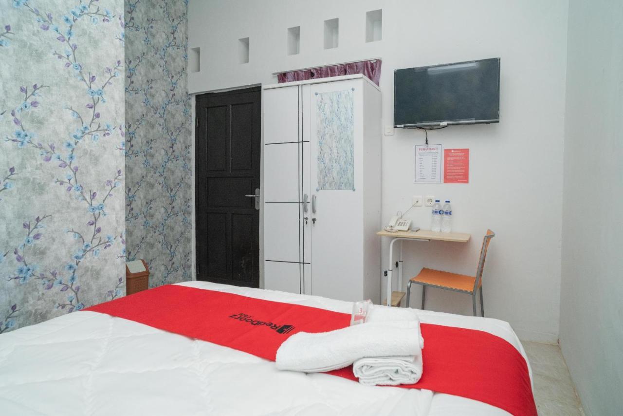 RedDoorz Plus near ITC Cempaka Mas 2 Jakarta Bagian luar foto
