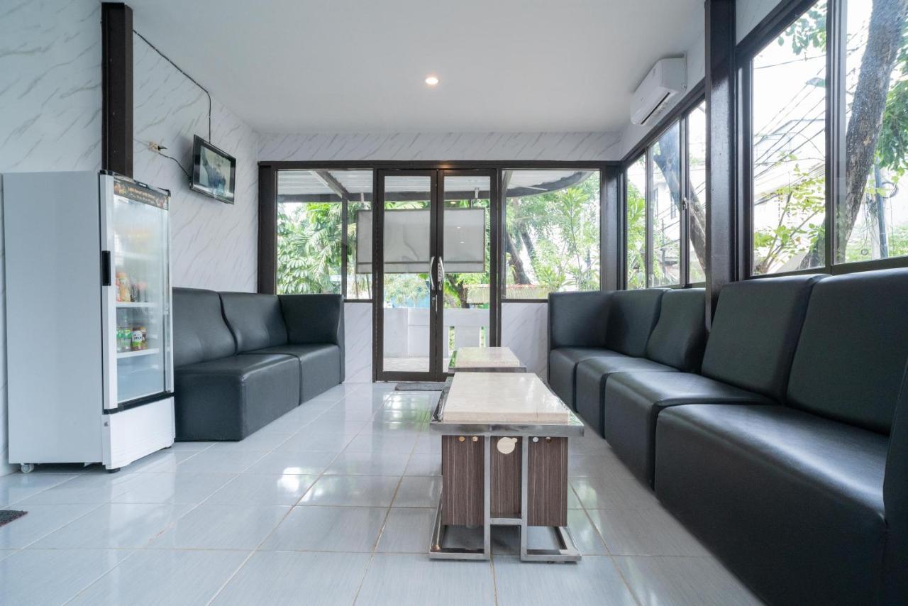 RedDoorz Plus near ITC Cempaka Mas 2 Jakarta Bagian luar foto