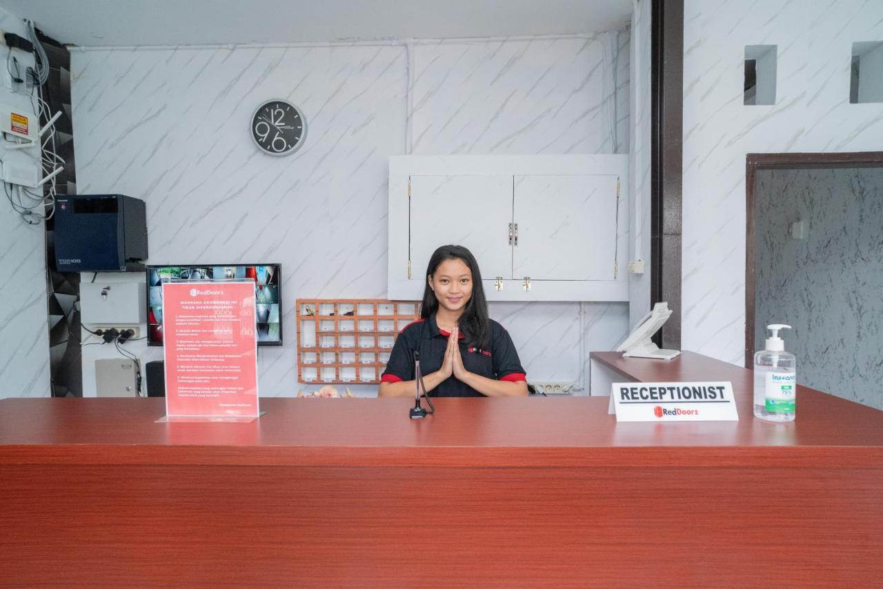RedDoorz Plus near ITC Cempaka Mas 2 Jakarta Bagian luar foto