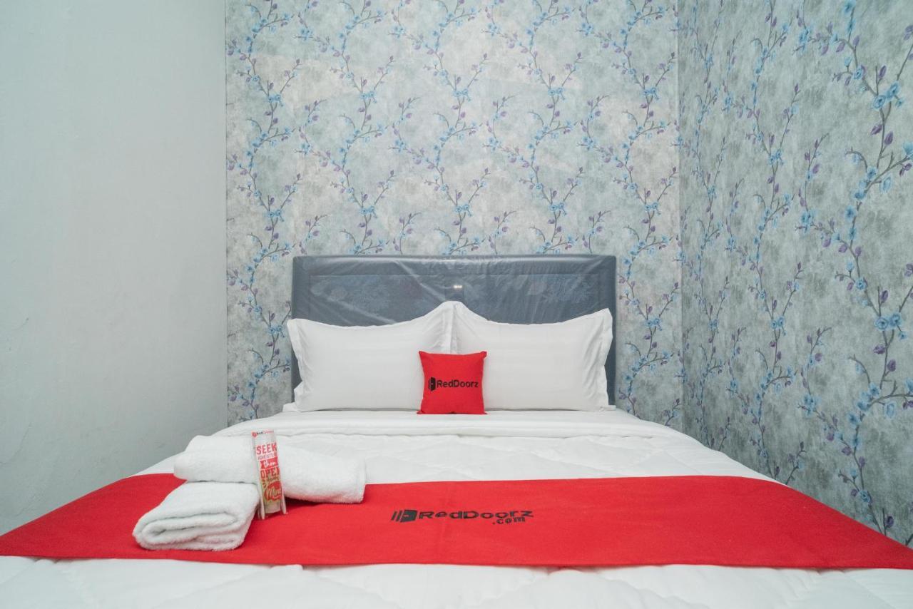RedDoorz Plus near ITC Cempaka Mas 2 Jakarta Bagian luar foto